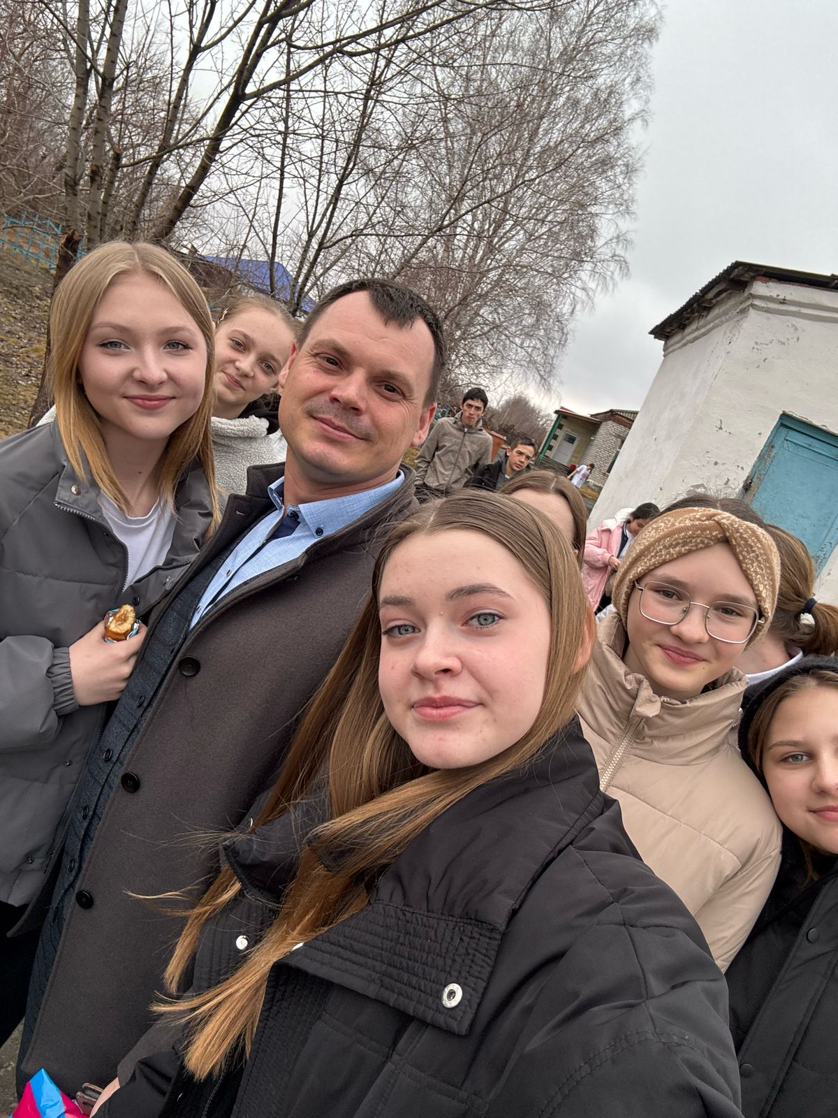 «Знатоки наук : биология, география, физика, химия».